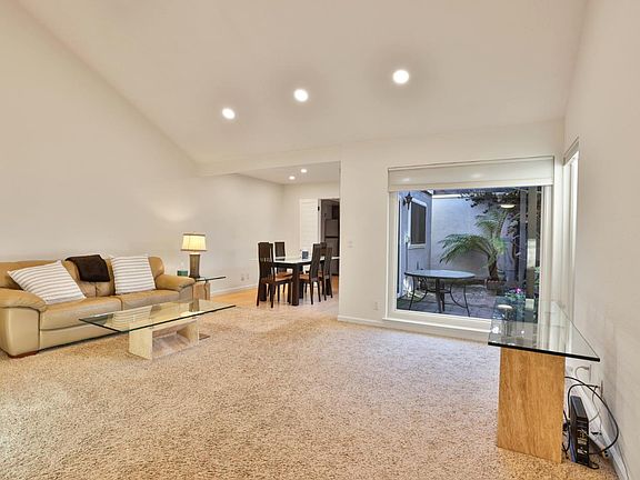 5th image of 102 Escobar Ave