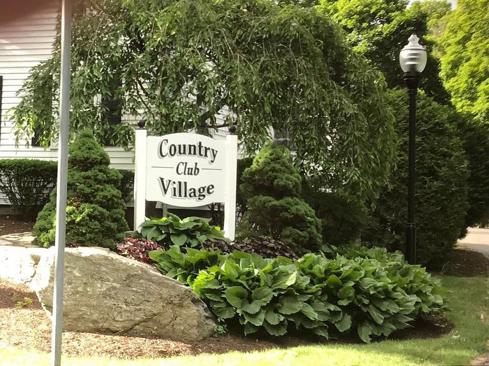 Entrance Drive way to small quite complex cul de sac