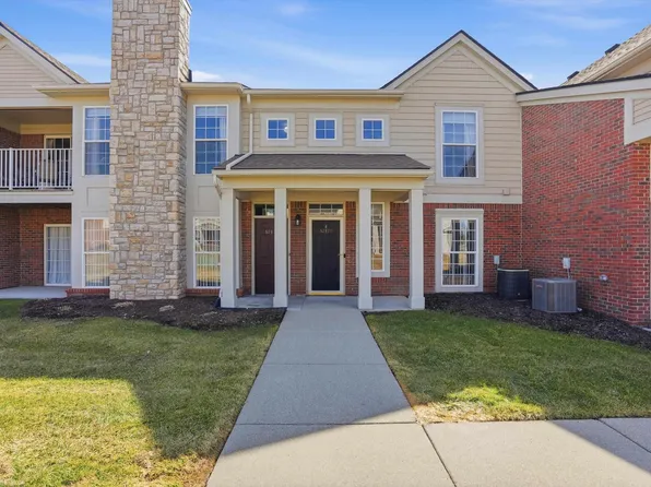 52124 Naugatuck Dr, Macomb, MI 48042