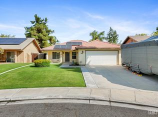 850 Greenwood Meadow Ln, Bakersfield, CA 93308
