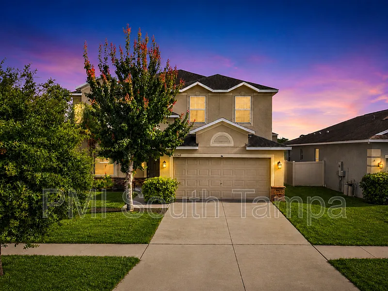 6 bed, 3.0 bath, 3009 sqft, $3,595 — Photo 2