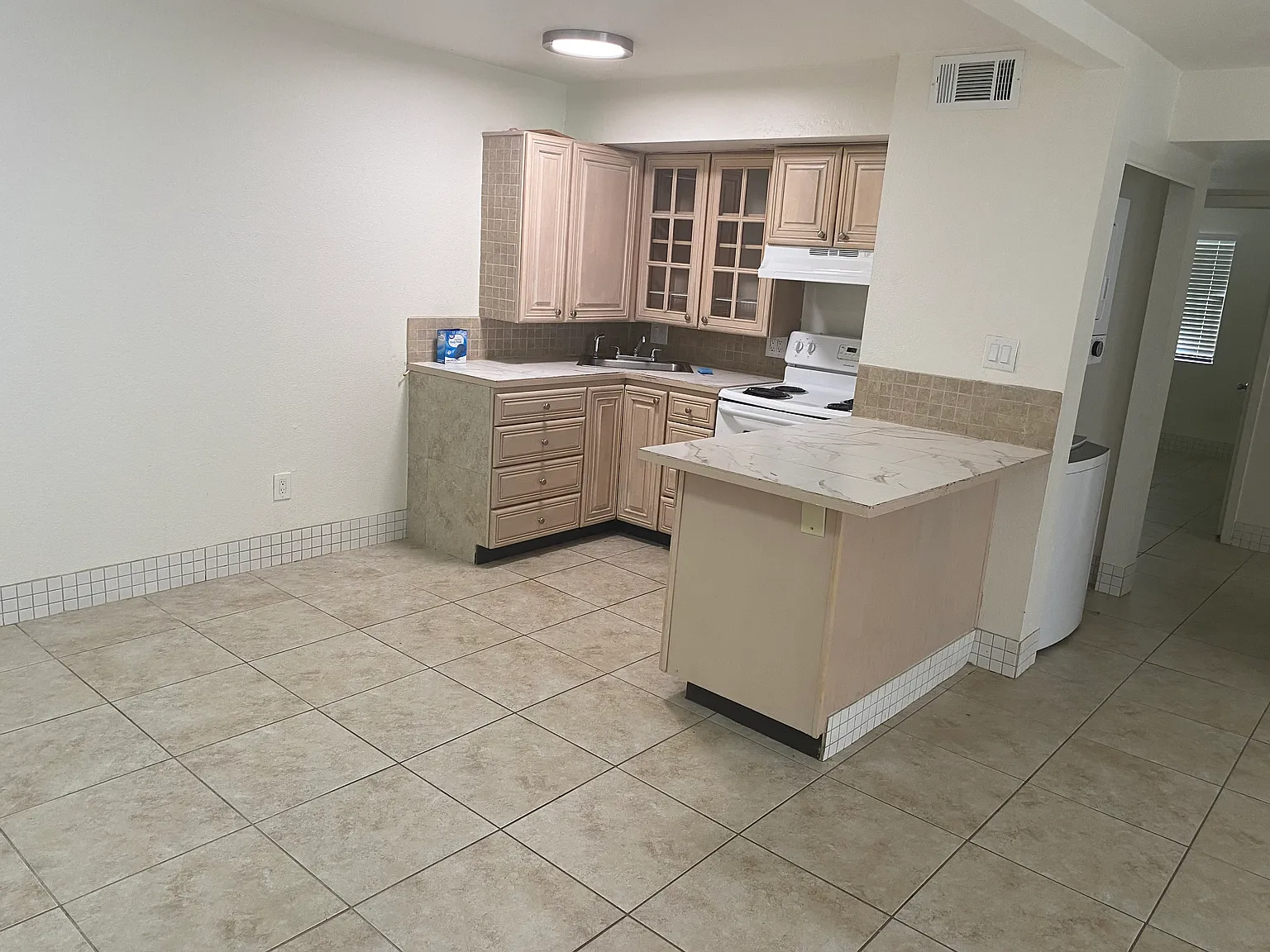 2 bed, 775 sqft, $1,900 — Photo 2