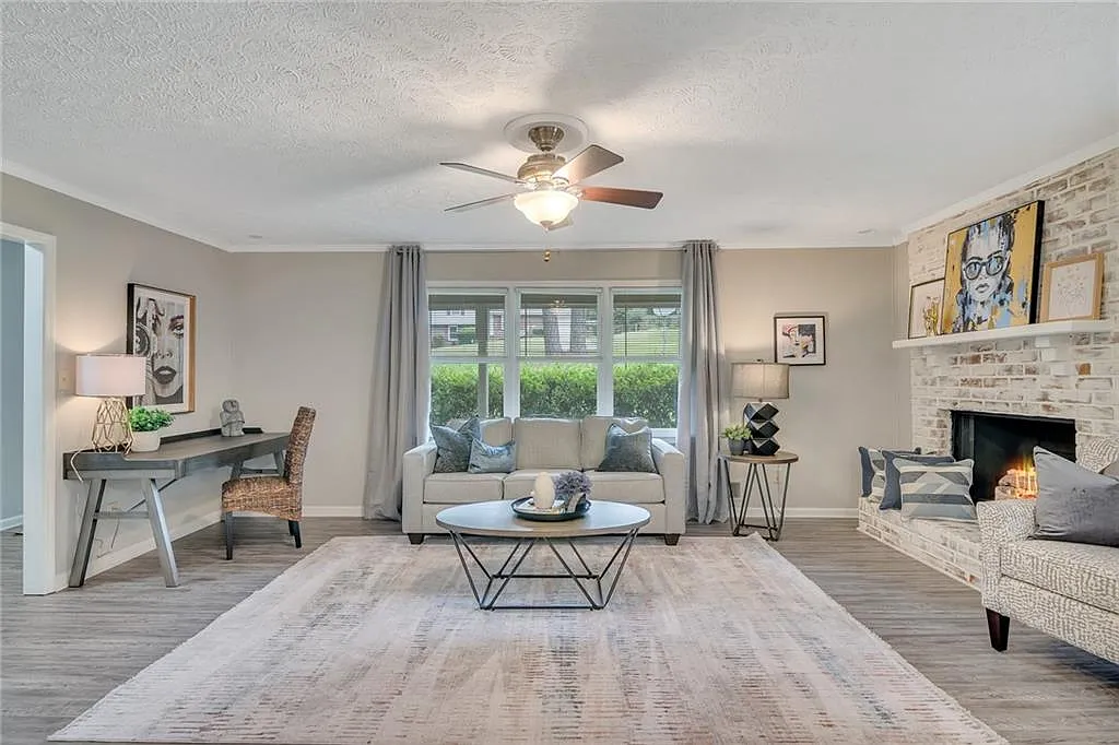 3 bed, 2.0 bath, $4,750 — Photo 3