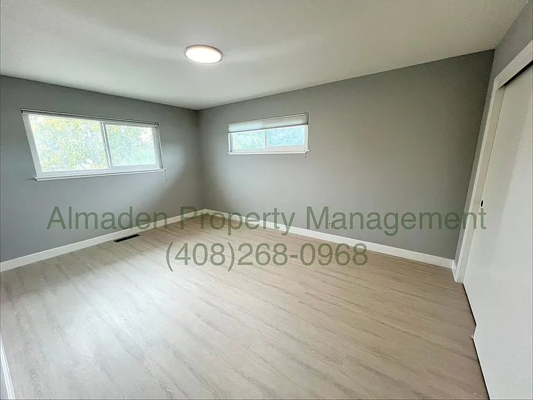 1096 Polk Ave — Photo 22