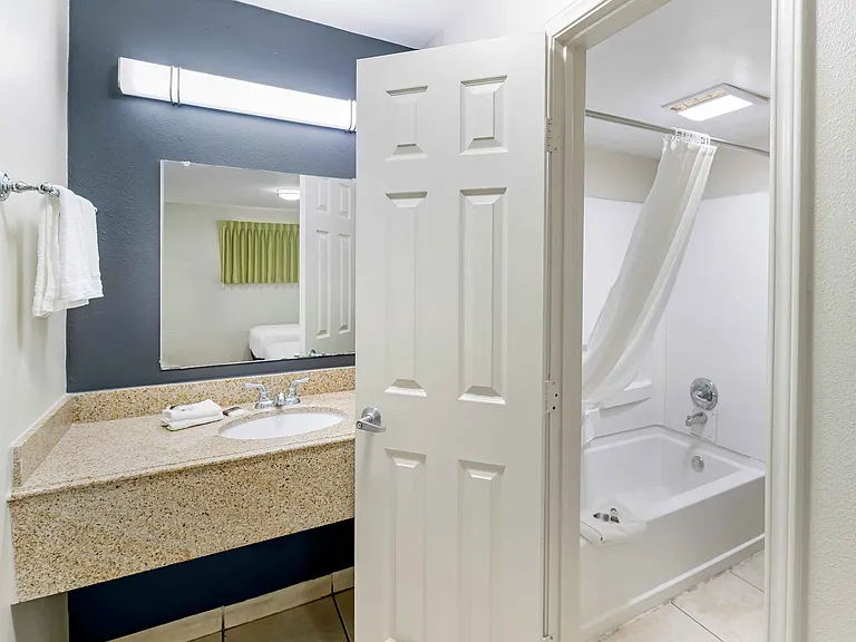 Studio Suite - 2 Full Beds