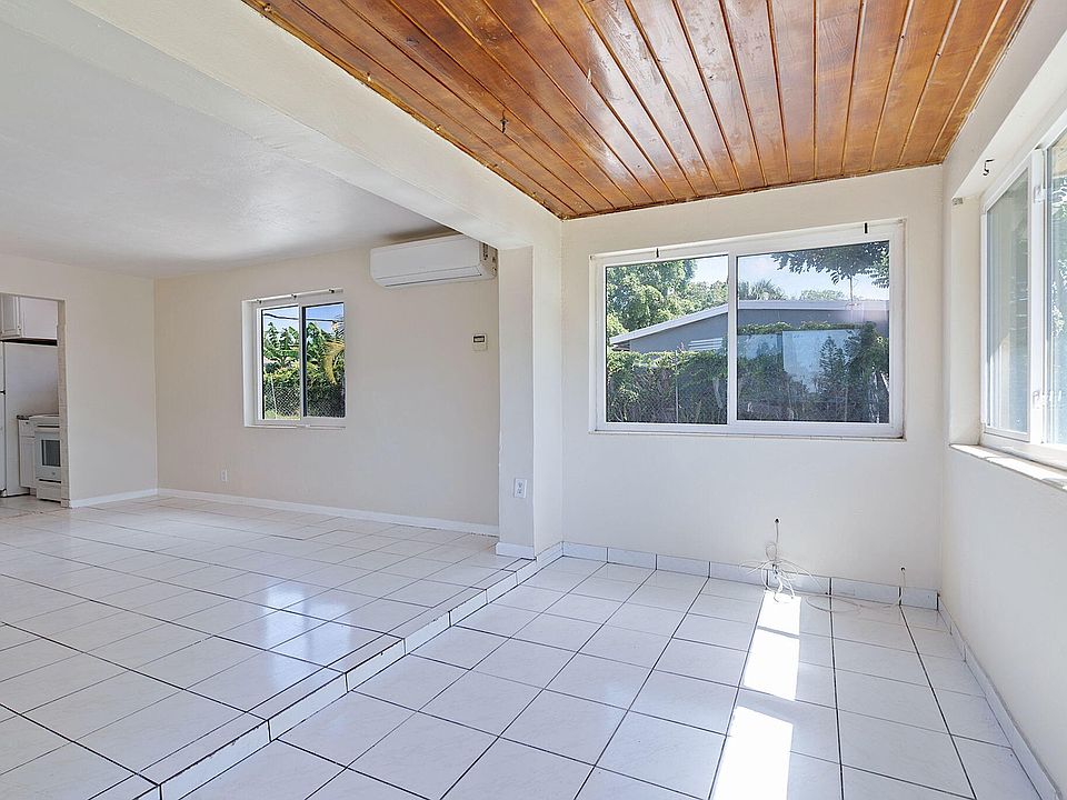 1st image of 3235 E Palm Drive