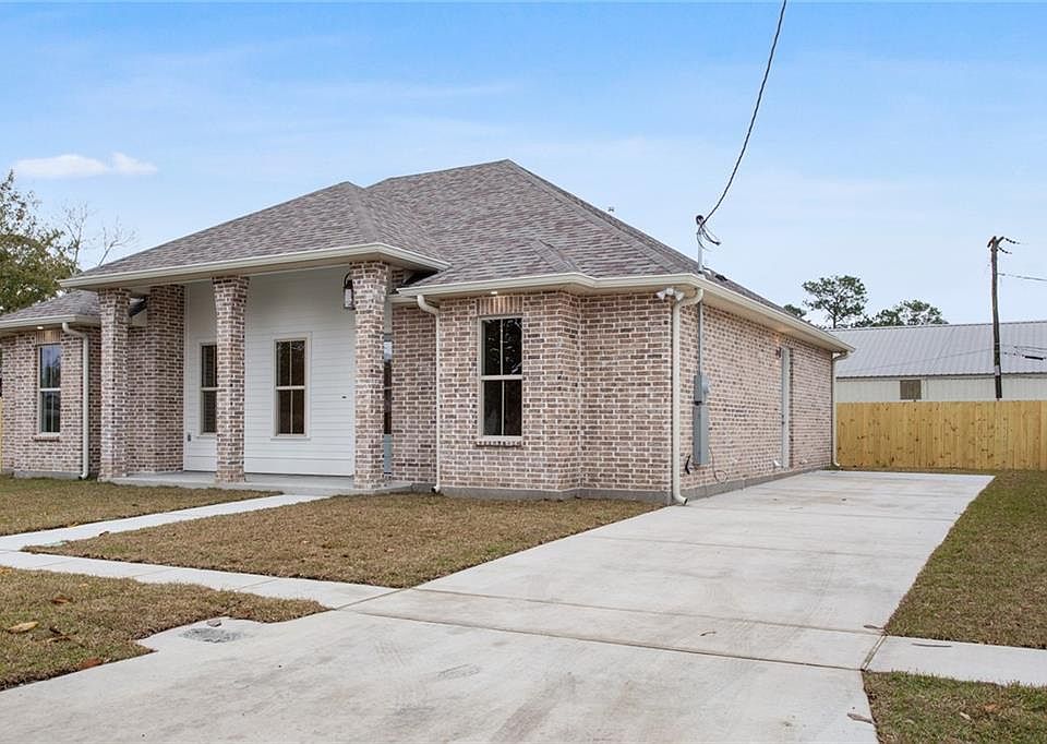 2101 Volpe Dr Chalmette LA | Zillow