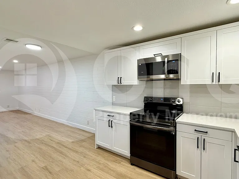 1840 W Thomas Rd #10 — Photo 5