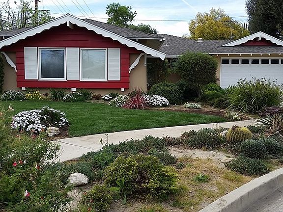 WIDER ANGLE OF THE FRONT WHERE YOU CAN BEGIN TO SE