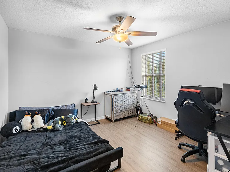 5648 NW Lorna Ct — Photo 40