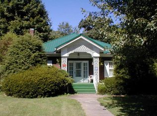 1101 E Main St, Benton, IL 62812