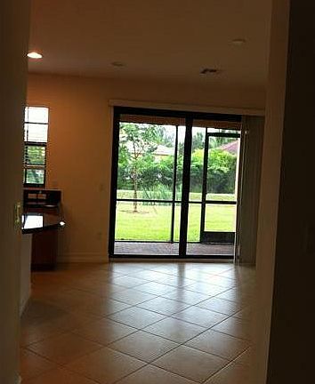 5th image of 112 Riverwalk Cir E
