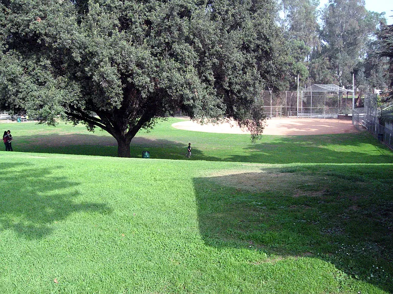 610 Lindaraxa Park — Photo 16