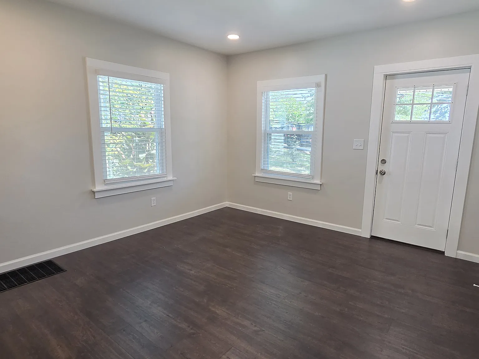 2 bed, 750 sqft, $1,095 — Photo 2