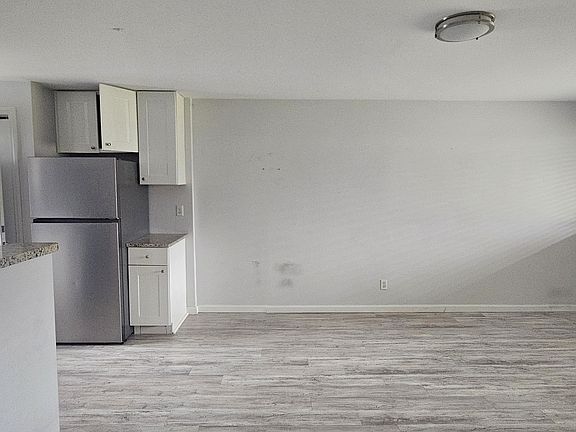 3rd image of 125 Cosey Beach Ave #1A