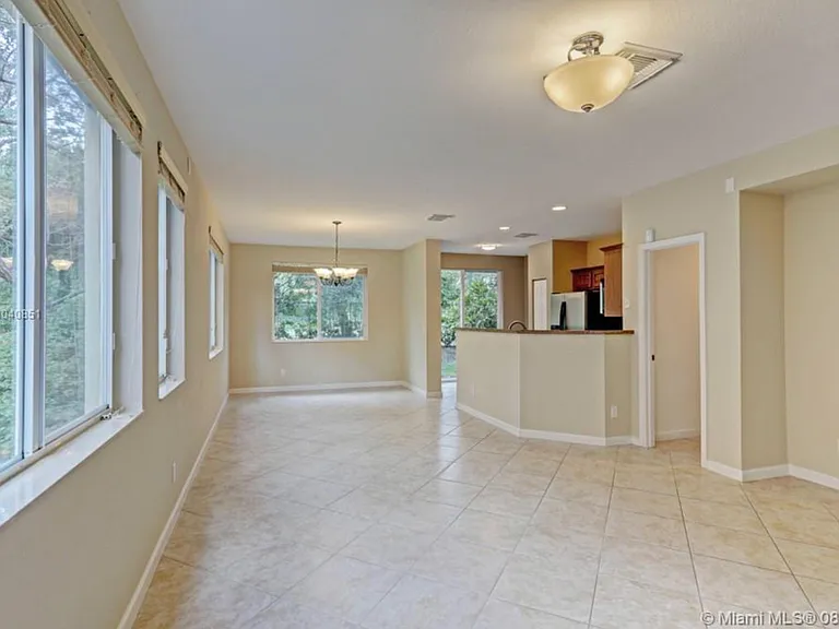3211 Scarletta Dr — Photo 8