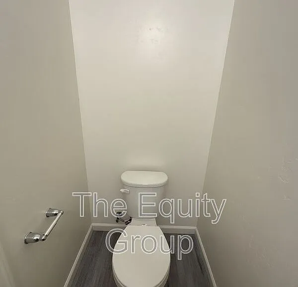 735 S Pinkham #105 — Photo 5