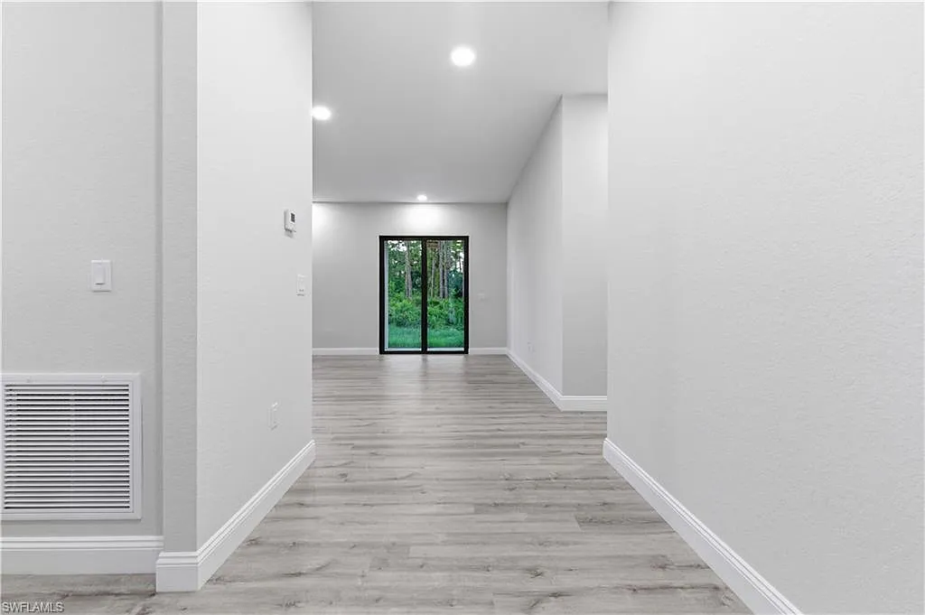 3 bed, 2.0 bath, 1588 sqft, $1,950 — Photo 4