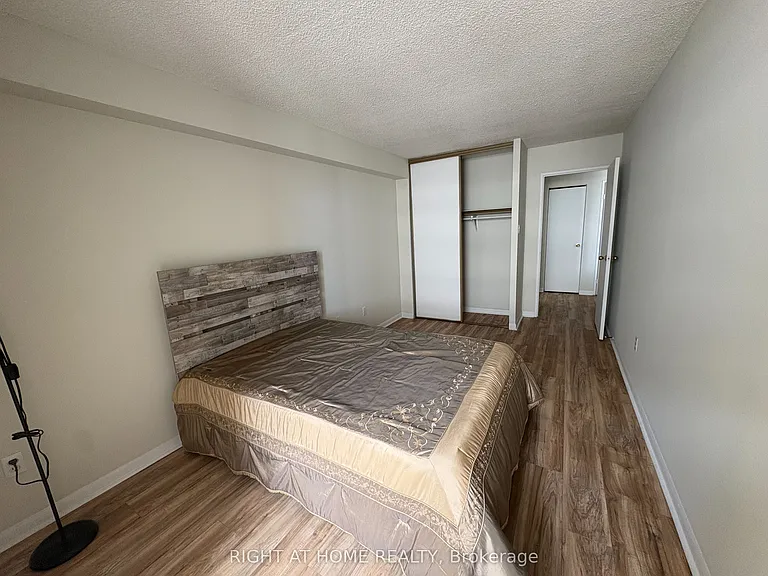 380 King St #903 — Photo 8