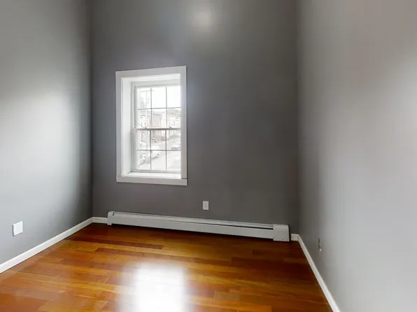 Newly Renovated 2,3,4 Bedroom apartments. Downtown Albany Off Campus student apartments.