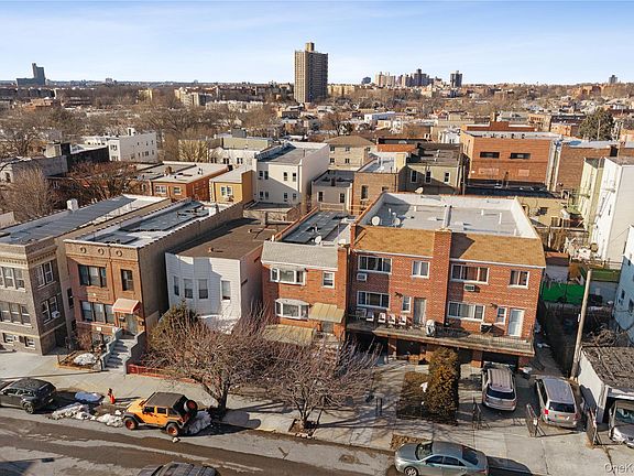 3rd image of 867 Kinsella Street
