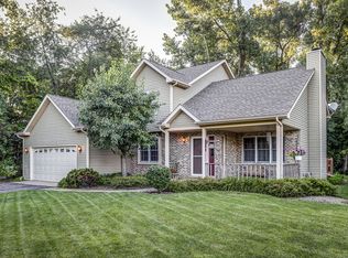 721 Roger Rd, Woodstock, IL 60098