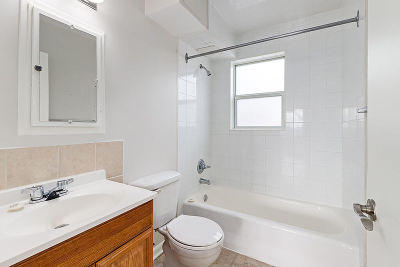 Lethbridge Apartment for rent - 3 Bedrooms — photo 5