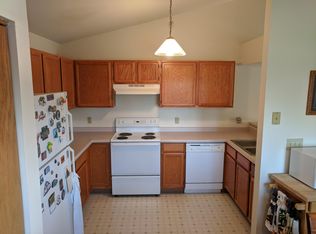 160 W Aspen Ct UNIT 1, Oak Creek, WI 53154