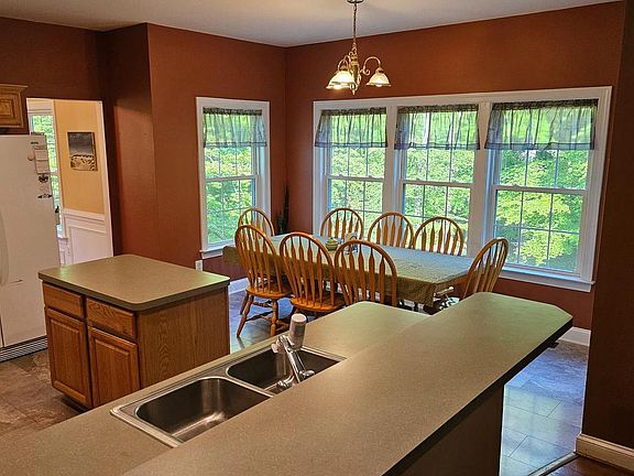 4th image of 3020 Blackberry Ln