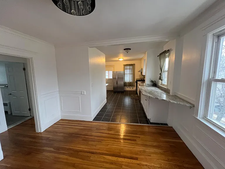 717 Belmont St — Photo 10
