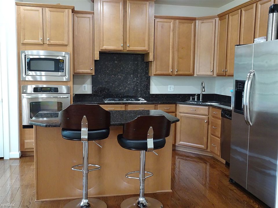 Gourmet Kitchen with SS appliances!