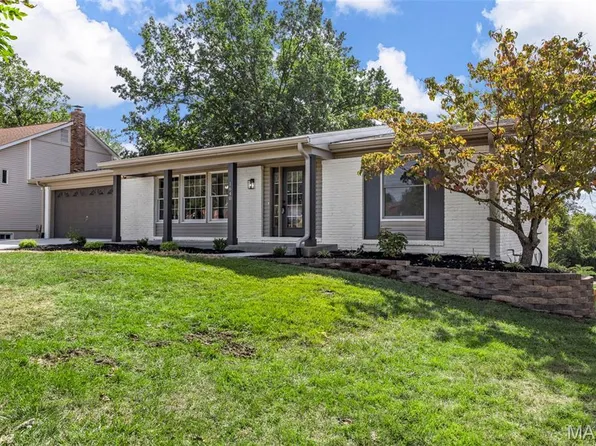 1640 Sunnyridge Rd, Ballwin, MO 63011