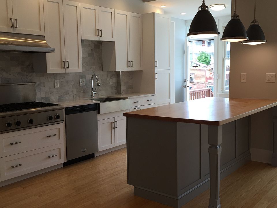 Gourmet kitchen