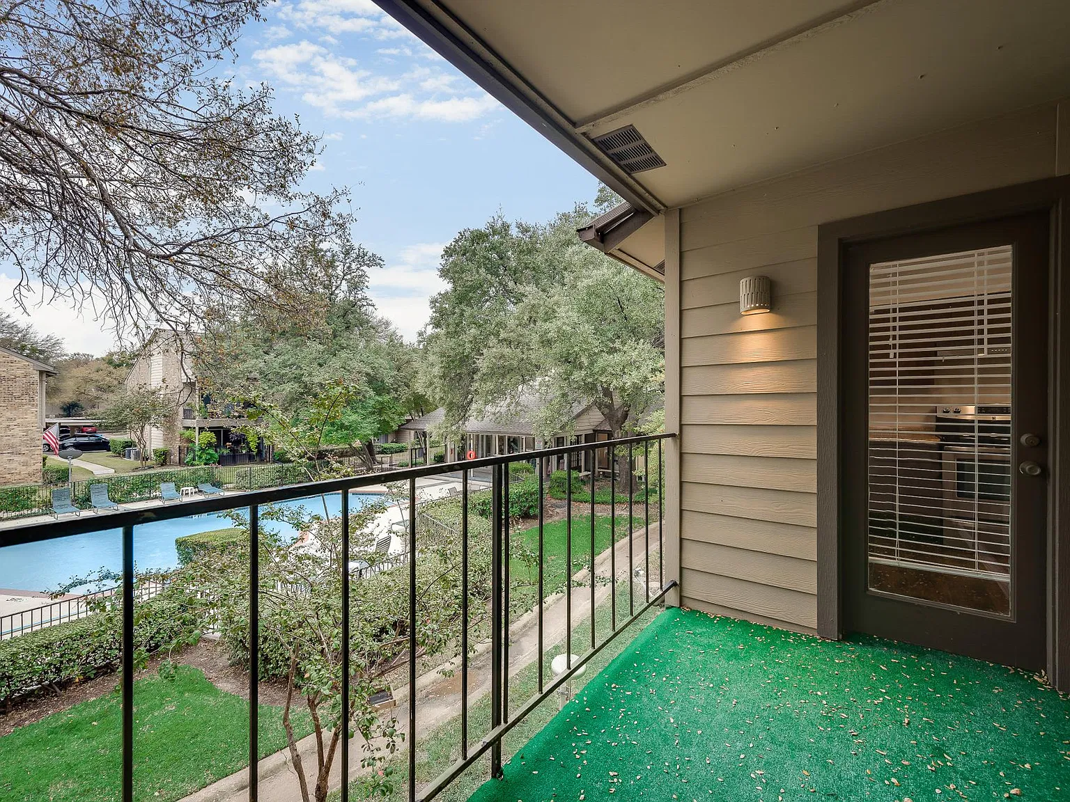 2 bed, 1200 sqft, $1,600 — Photo 3