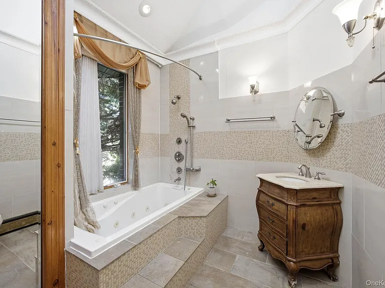 1 Bridle Path Dr — Photo 21