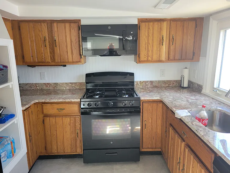 120 Allen St #2 — Photo 4