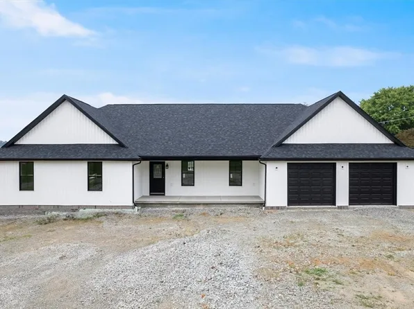 110 Green Brae Rd, Kittanning, PA 16201