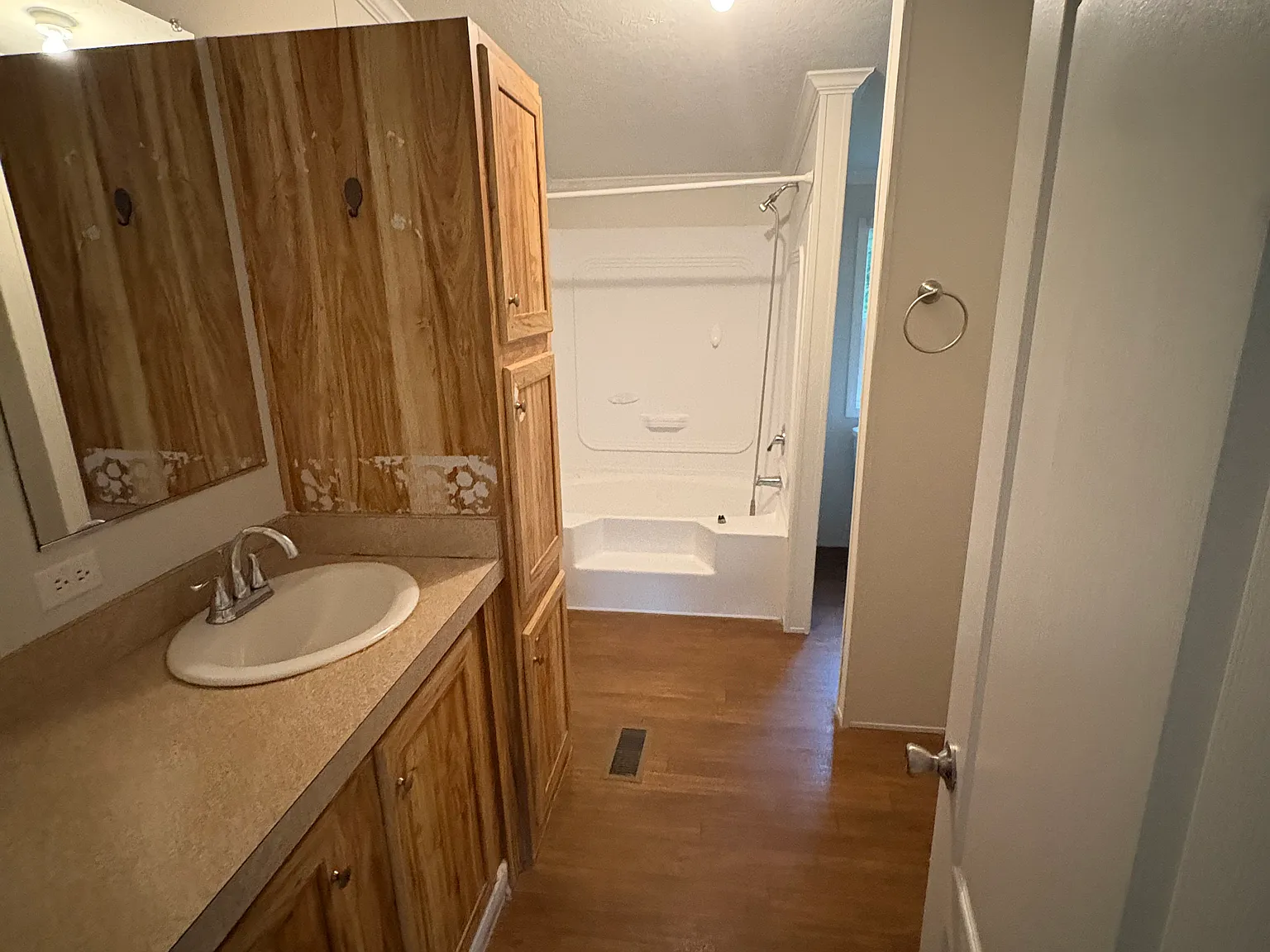 3 bed, 1404 sqft, $2,000 — Photo 4