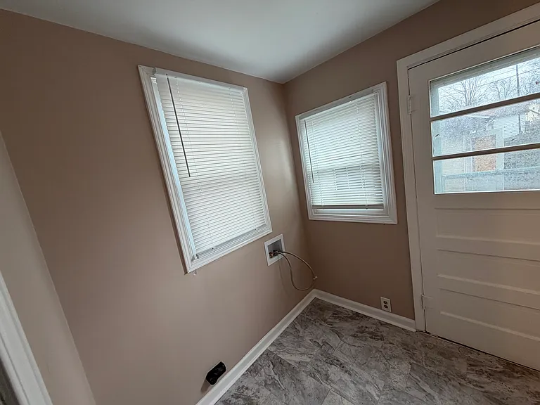 308 S 15th St — Photo 12
