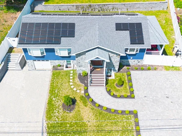 11 Bacon Dr, Saugus, MA 01906