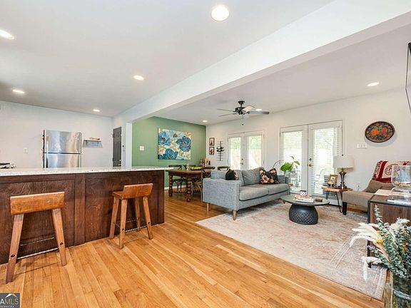 3rd image of 1428 Sandy Ln