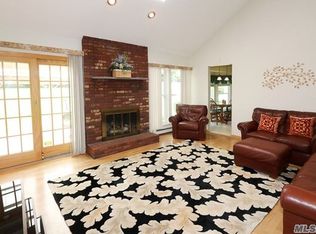 41 Timber Ridge Dr, Commack, NY 11725
