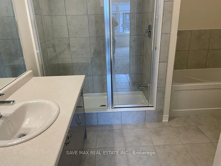 19 Bowery Rd — Photo 28