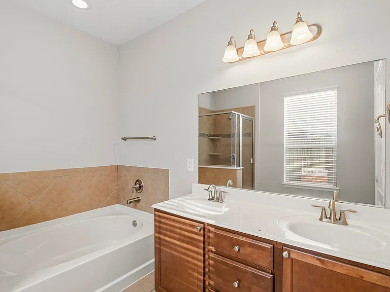 16430 Sheffield Run Dr — Photo 18