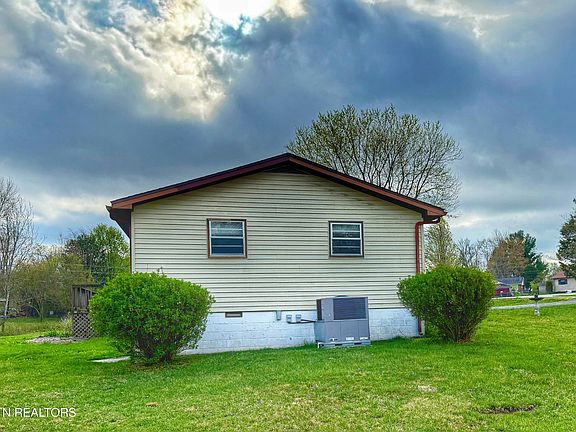 5th image of 27 Oxford Dr