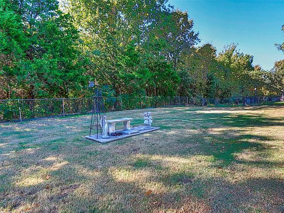 5th image of 2414 Jolinda Ln
