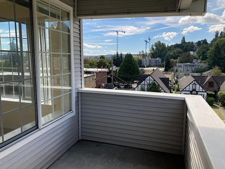 5307 Live Close To University Village And Uw! — Photo 14