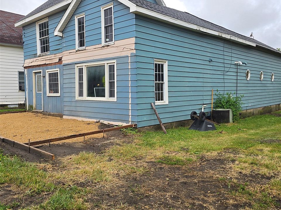 1st image of 210 Main St