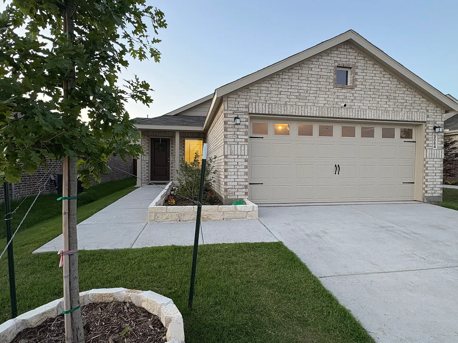 3 bed, 1325 sqft, $2,100 — Photo 1