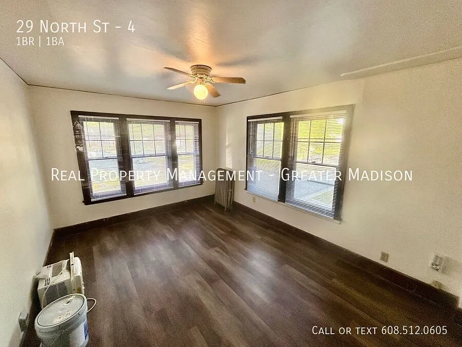 Charming Vintage Studio Apartment Prime East Madison Location! — Photo 2